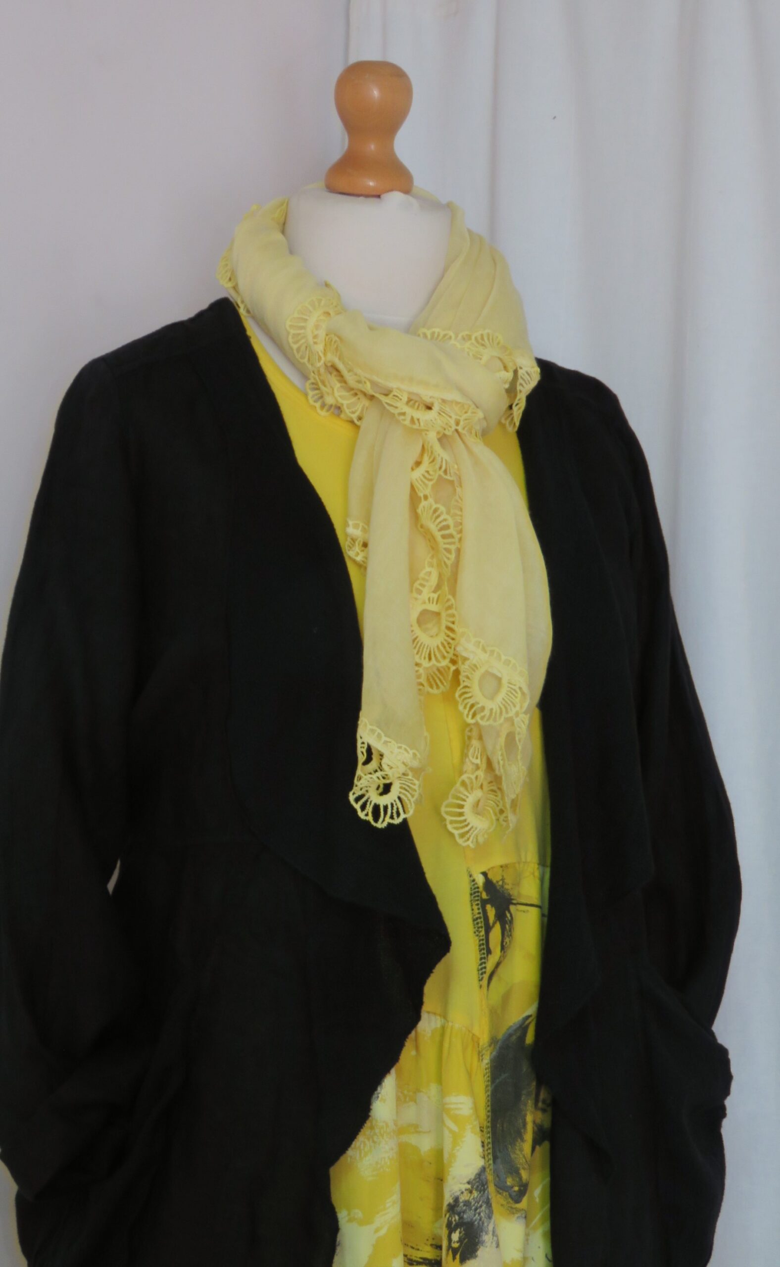 Yellow, lace-edge scarf - 3