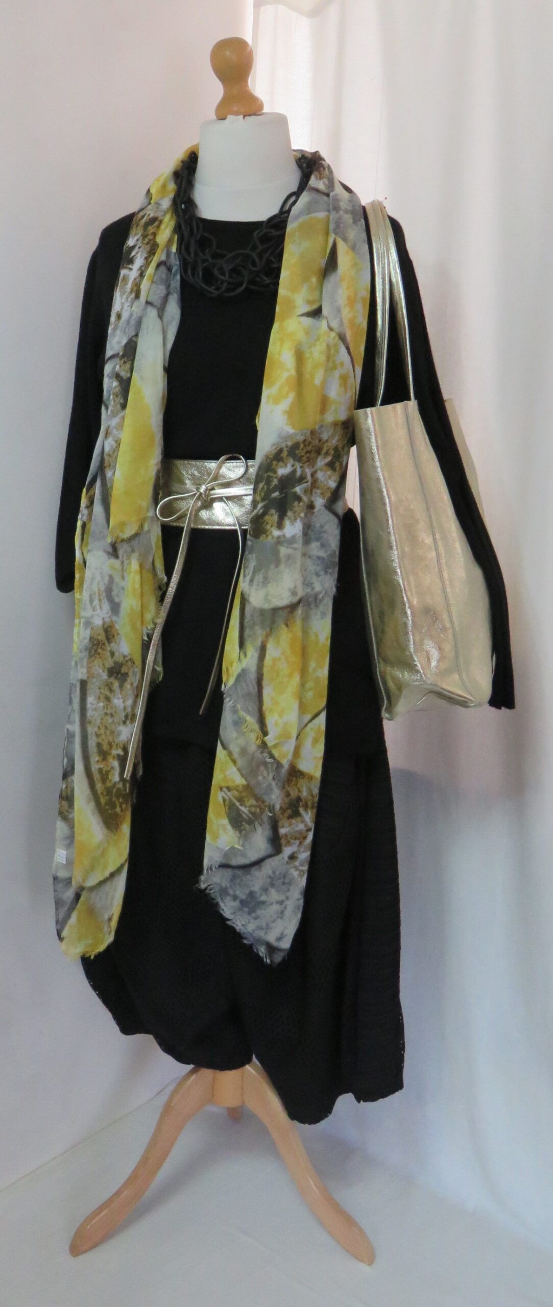 Black, lantern pants - 1