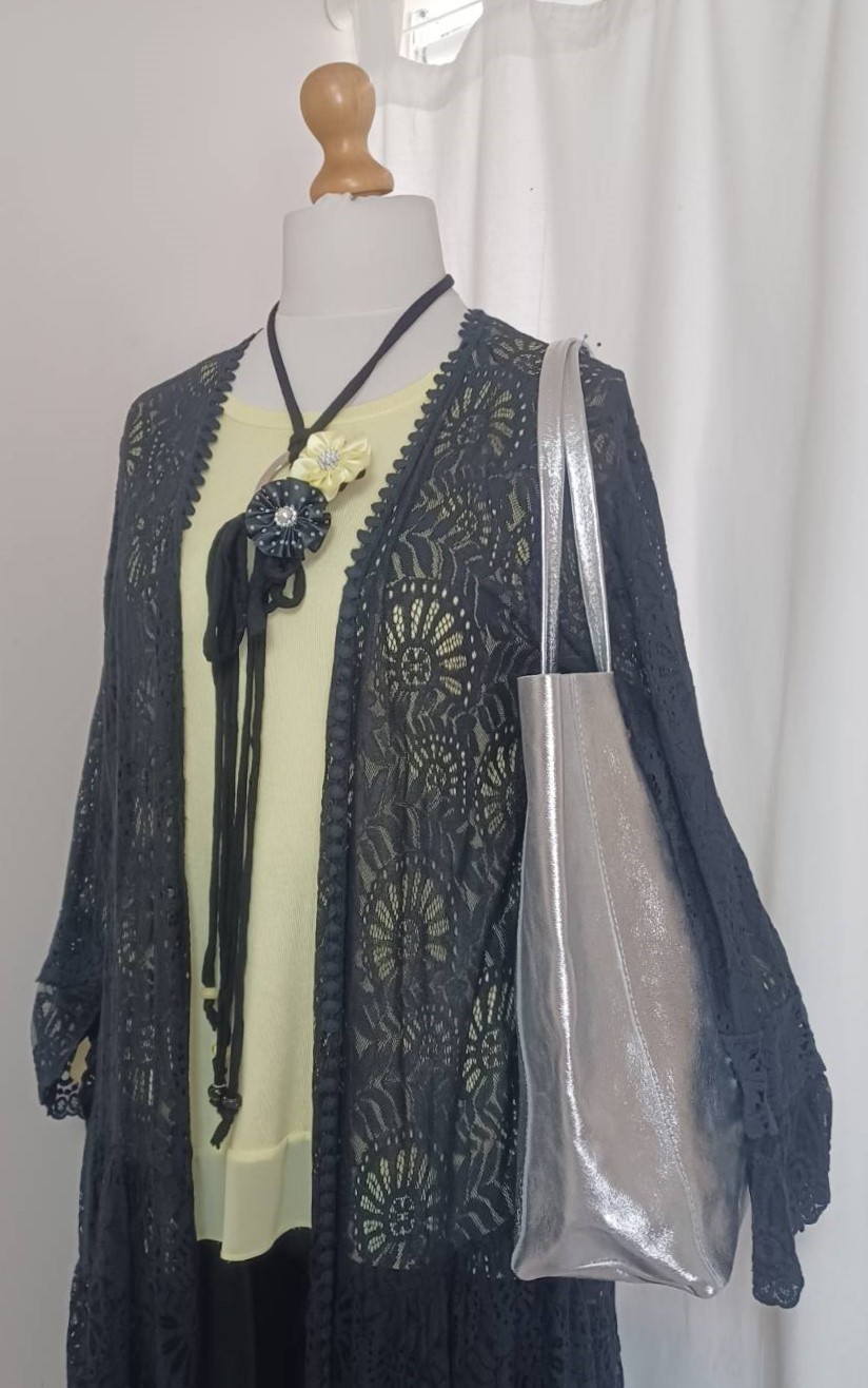 Yellow & black, ring lariat - 22