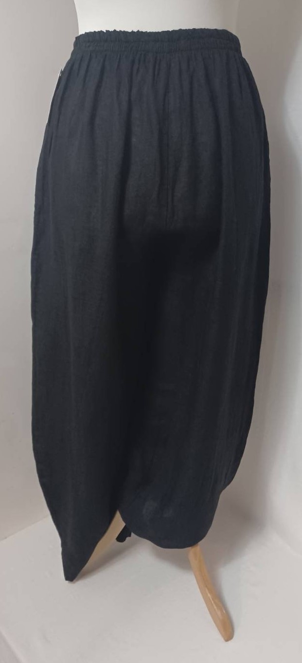Black, button-pocket pants - 10