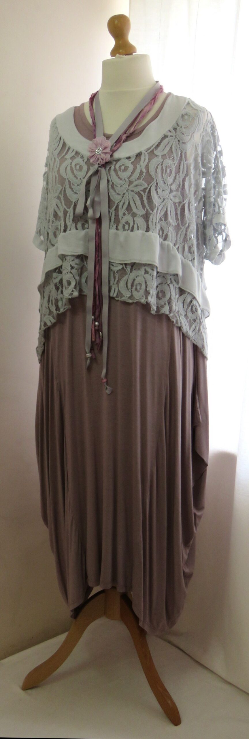 Silver grey, lace overtop - 10