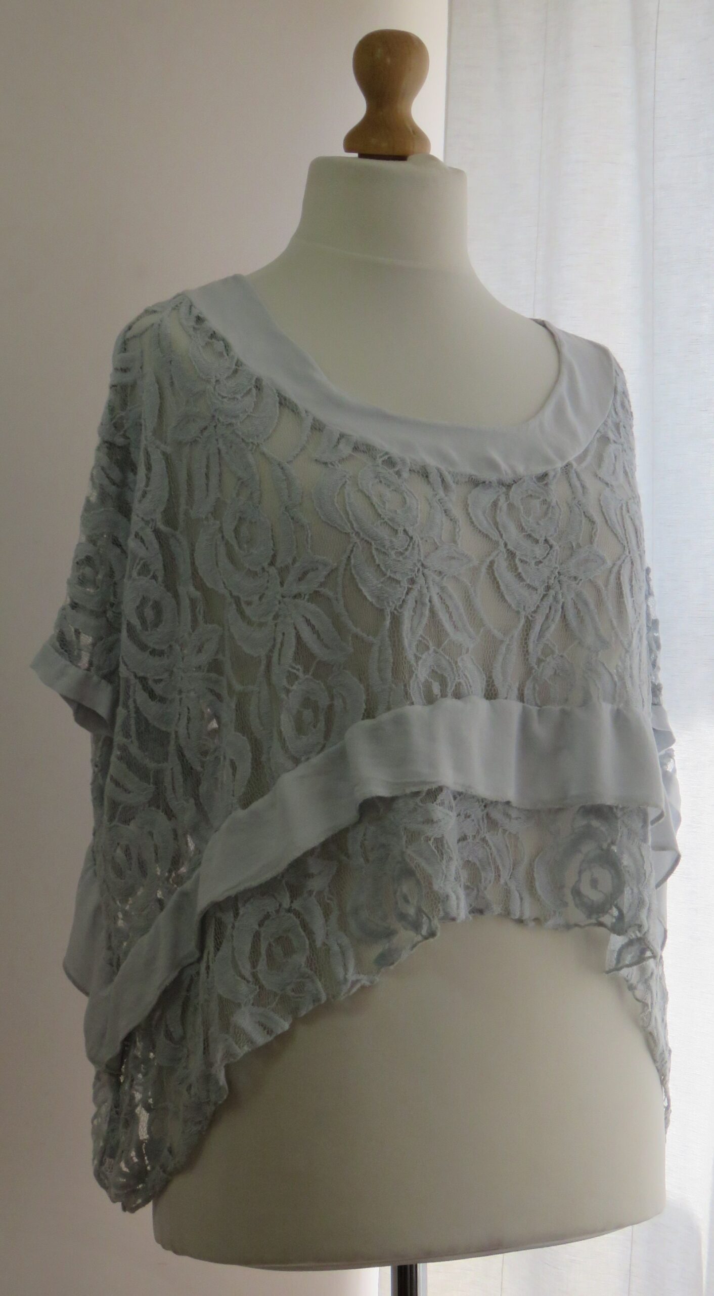 Silver grey, lace overtop - 6