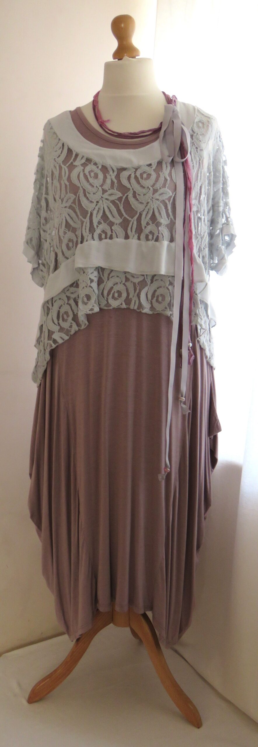 Silver grey, lace overtop - 9